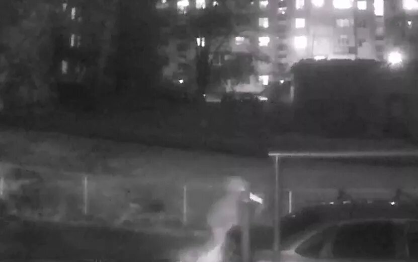 Выбило окна ветром. Ветром выбило окно.