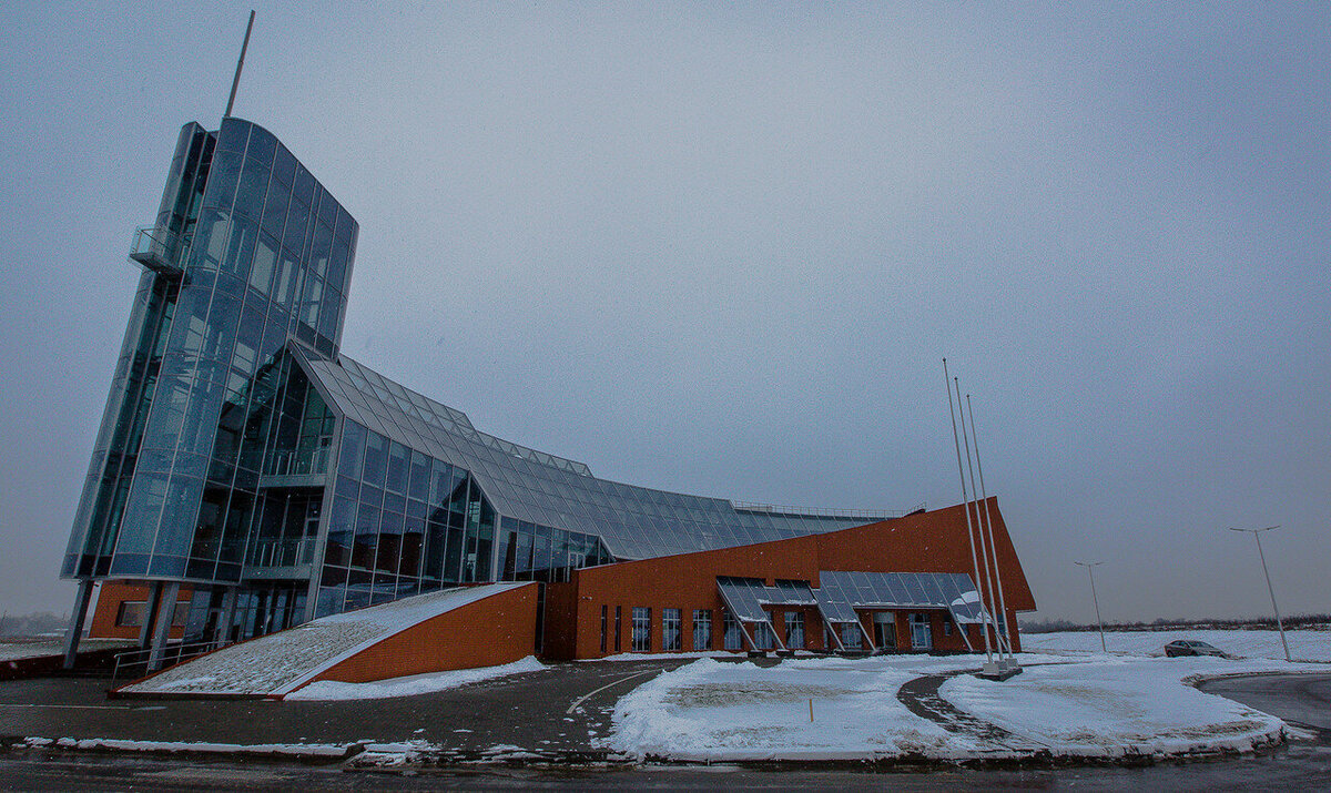 Российский инвестиционно-промышленный холдинг GS Group реализует инновационный проект, начиная с 2008 года. Сегодня в «Технополисе GS» на плановые мощности выведены пять высокотехнологичных производств, образующих крупнейший в Восточной Европе кластер по выпуску электроники. На заводах разрабатываются и производятся передовые технологические решения для ведущих российских операторов спутникового телевещания и коммуникаций.