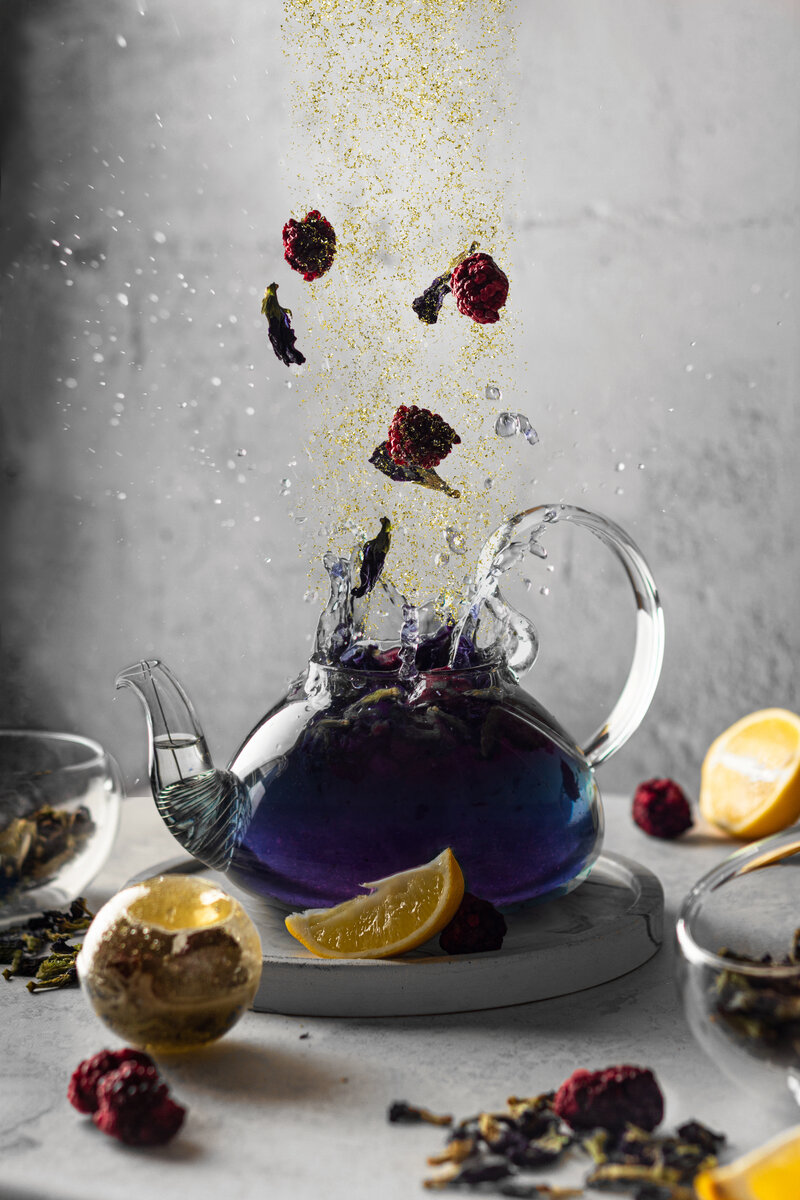 Чай как энергия для жизни ? 
Tea Bombs нельзя сравнить с пакетом любого другого бренда.
Чайный пакетик - это скорость без ощущений…

Tea Bombs - это вкус к жизни и душевное состояние, созерцание и момент.

Мы думаем, что нам нужен особый момент, чтобы жить и наслаждаться, хотя можно просто взять и позволить себе это в каждой минуте жизни ! ✨

Обретите вкус к жизни вместе с Tea Bombs!