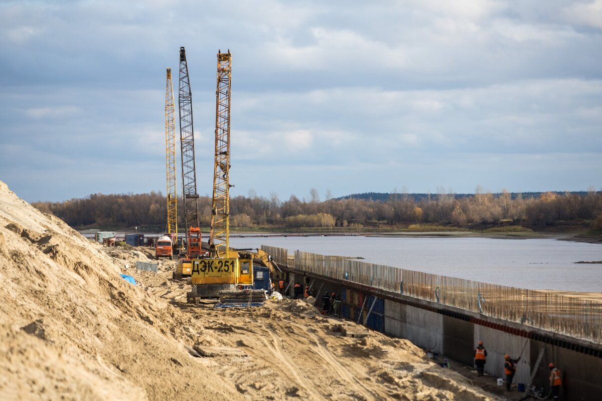    Депутаты Сургута проверили ход работ на будущей Набережной