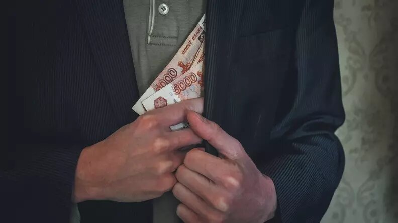     В Тюмени торговая розничная сеть компания предлагает водителям категории Е зарплату от 138 до 180 тысяч рублей. На сегодня эта вакансия стала самой высокооплачиваемой в областном центре.