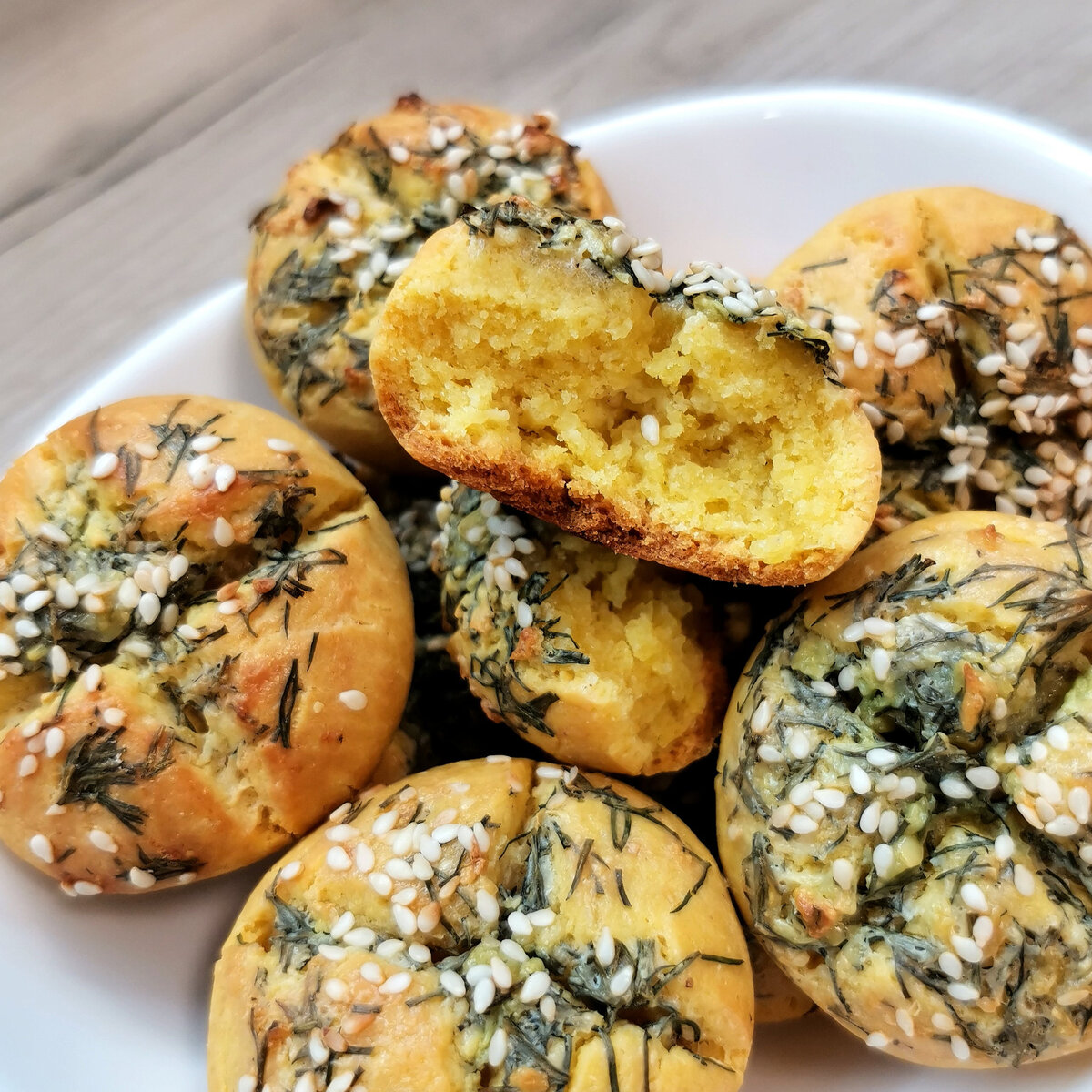 Кукурузные булочки с чесноком.