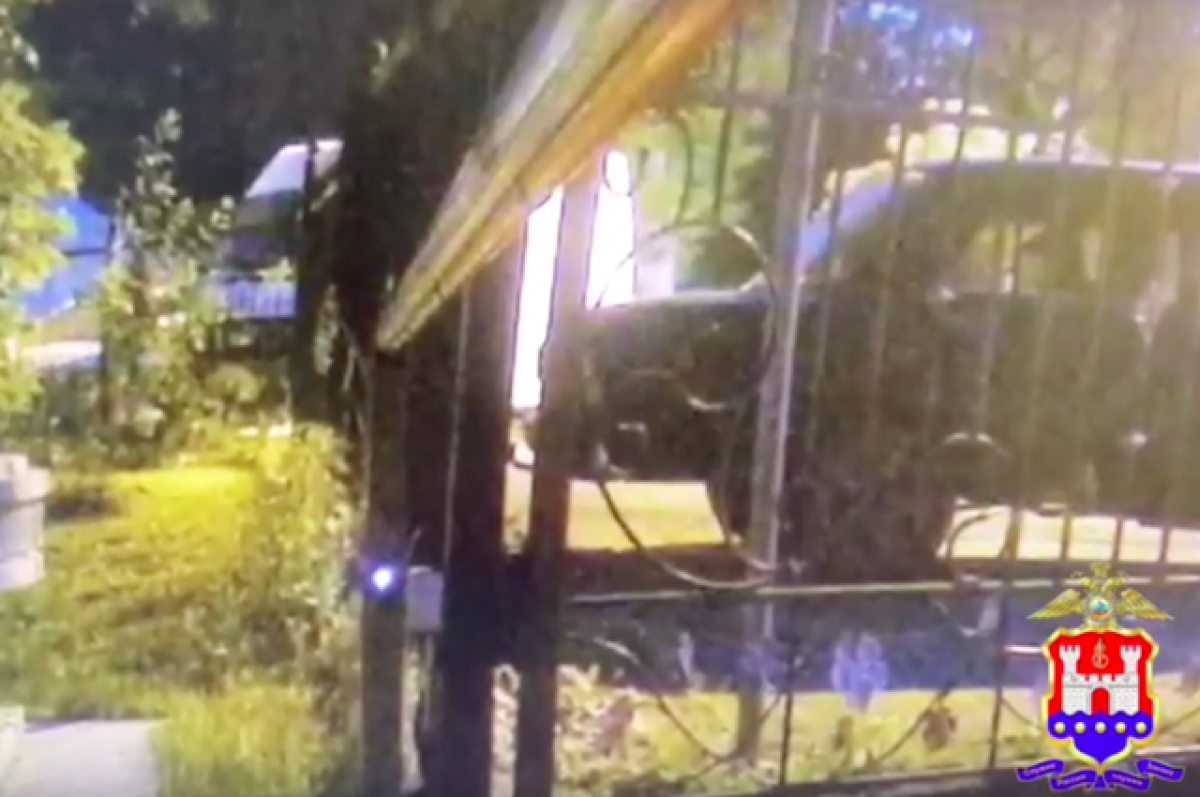    Мужчина поджёг автомобиль, который накануне обрызгал его на дороге