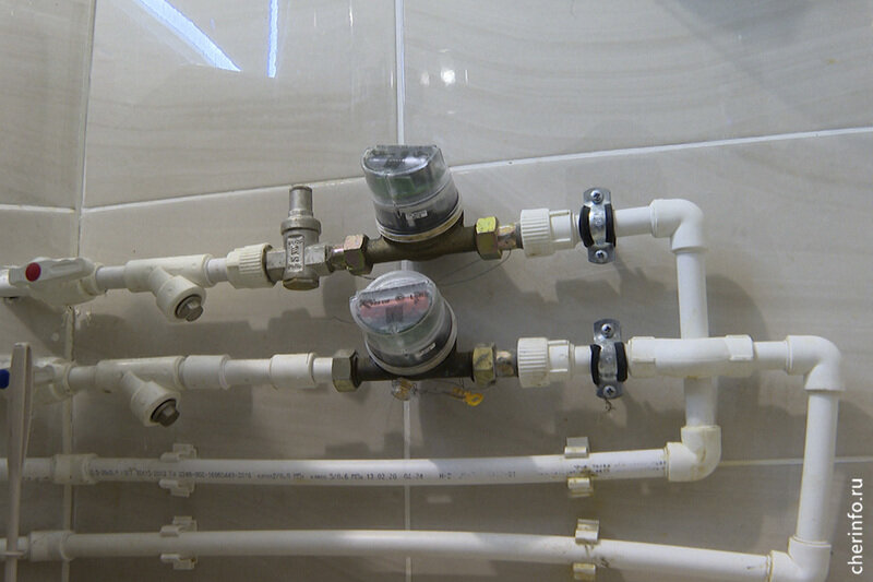    Заявления на установку или замену приборов учета принимаются от нанимателей жилья в департаменте ЖКХ. Счетчики будут ставить в порядке очереди.