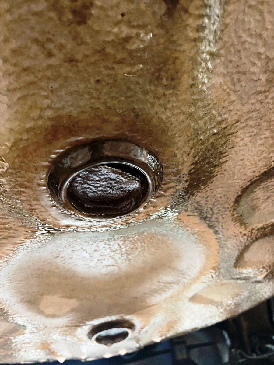 Ниша запасного колеса без обработки антикором на Lada Granta 2022