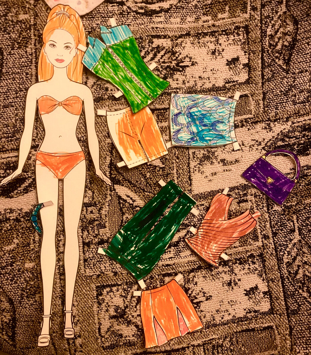 Регулярно вырезаем и раскрашиваем куклу с оборота упаковки от одежды Вианы