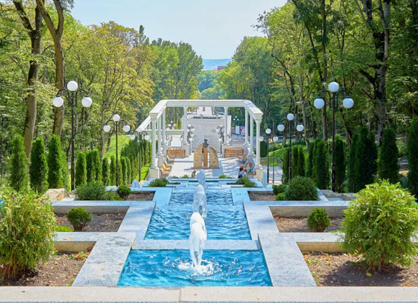 Каскадная лестница железноводск озеро. Курортный парк (железноводск, ставропольский край). Железноводск парк каскадная лестница. Курортный парк железноводск. Железноводск лестница.