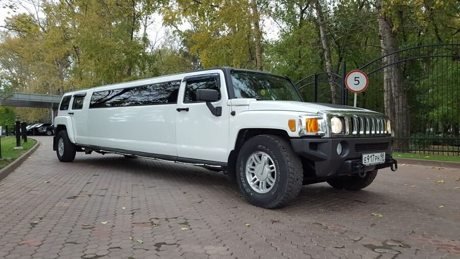 Лимузин Hummer h2 сбоку