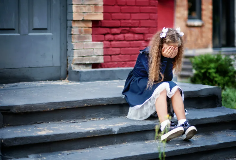 песня я плакала в школьном. алена швец 2000. плачь песня. песня я плакала в школьном. текст песни плакала.