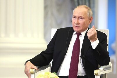    Президент РФ Владимир Путин во время интервью журналисту Медиакорпорации Китая Ван Гуаню ©Сергей Бобылёв, ТАСС Сайт президента России