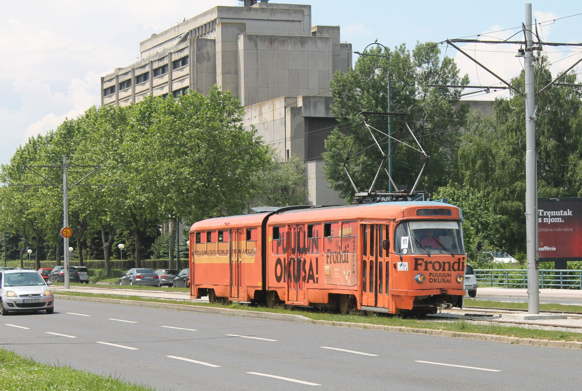 бульвар Меше Селимовича, вагон Tatra K2YU, маршрут 8