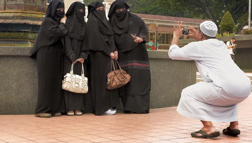 хиджаб в исламе. никаб паранджа чечня. почему запрещают хиджаб. египет женщины в хиджабе. мусульманки в штанах.