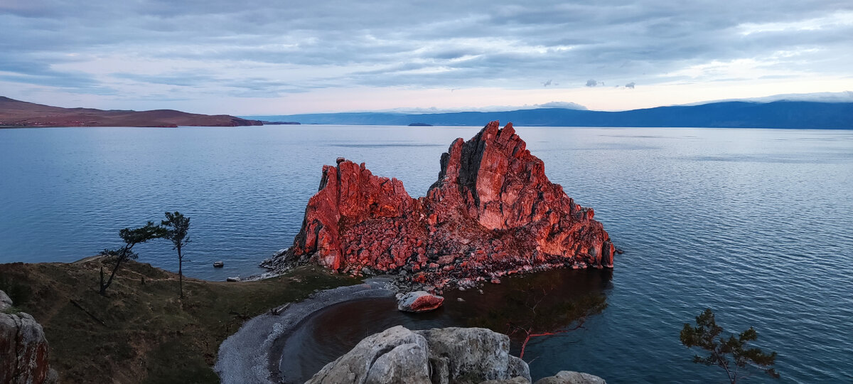 Скала Шаманка на рассвете. 
