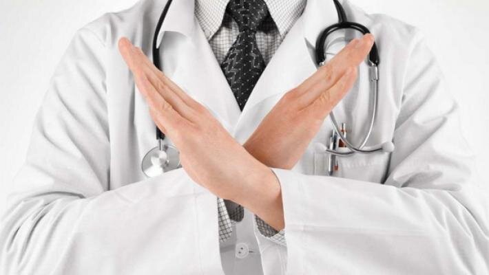 Лечащий врач по согласованию с соответствующим должностным лицом (руководителем) медицинской организации (подразделения медицинской организации) может отказаться от наблюдения за пациентом и его лечения (п.3 ст.70 ФЗ №323).