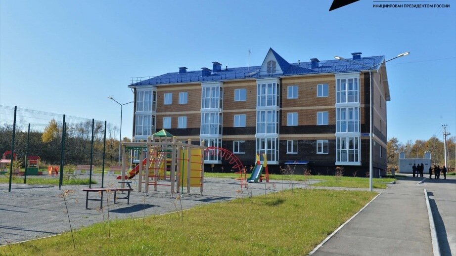     В новые квартиры переедут жители поселка Токи в Ванинском районе. Ключи получили 57 семей.