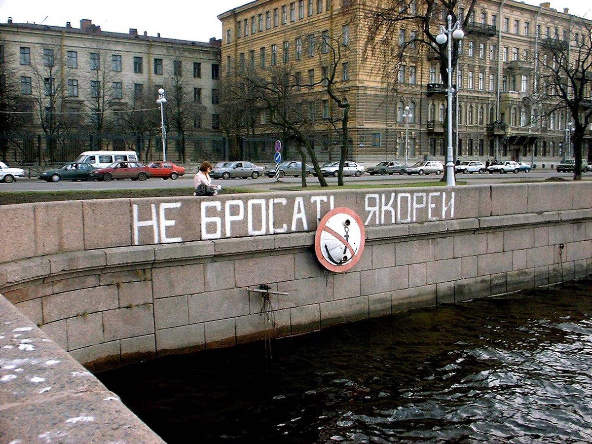 Почему таких знаков до сих пор нет над кабелями и газопроводами?