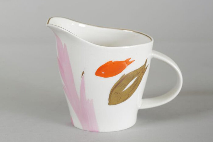 Молочник из сервиза «Золотые рыбки». 1962 год, Дулёво. Автор формы В. Строгилина. Автор росписи Георгий Сергеевич Захаров