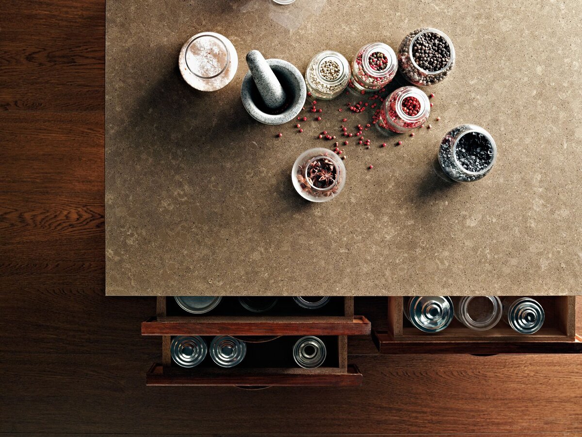 Коричневая столешница из Кварцевого Агломерата