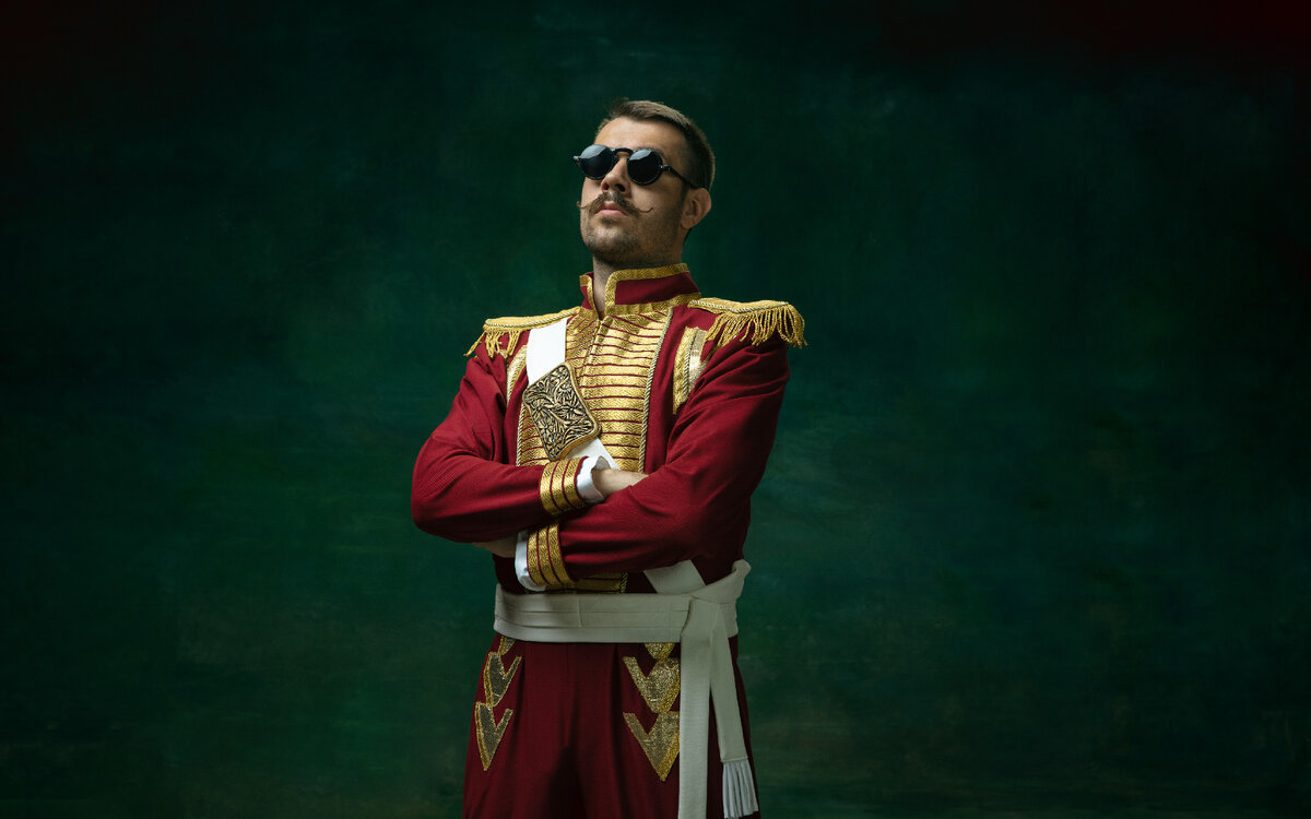 <a href="https://ru.freepik.com/free-photo/highly-serious-young-man-in-suit-as-nicholas-ii-isolated-on-dark-green_10190742.htm#query=%D0%9F%D1%80%D0%B8%D0%BD%D1%86&position=0&from_view=search&track=sph">Изображение от master1305</a> на Freepik