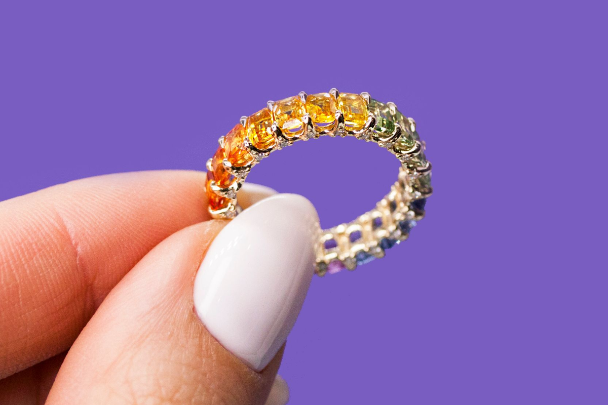 Кольцо изготовлено мастерами Ювелирного дома Версаль.