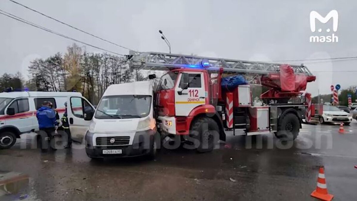 Пассажирам не повезло: пожарная машина с мигалками врезалась в маршрутку |  НОВЫЕ ИЗВЕСТИЯ | Дзен