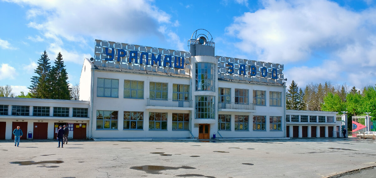 Центральная проходная, в 2-хэтажном здании музей Истории УЗТМ. Фото Вячеслав Бухаров