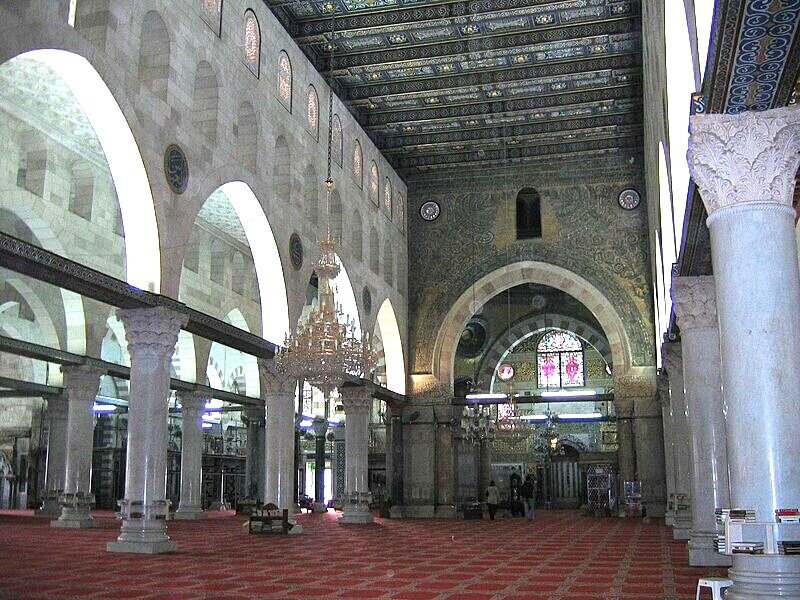 Το τζαμί Al-Aqsa βρίσκεται σε ένα μέρος όπου πιστοί τριών θρησκειών -Εβραίοι, Χριστιανοί και Μουσουλμάνοι- λάτρευαν τον Θεό από την αρχαιότητα.  Αυτό είναι το μόνο μέρος σαν αυτό στη γη.-7