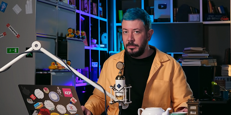    Дизайнер и блогер Артемий Лебедев нелестно высказался о доносе на Наталью Комарову