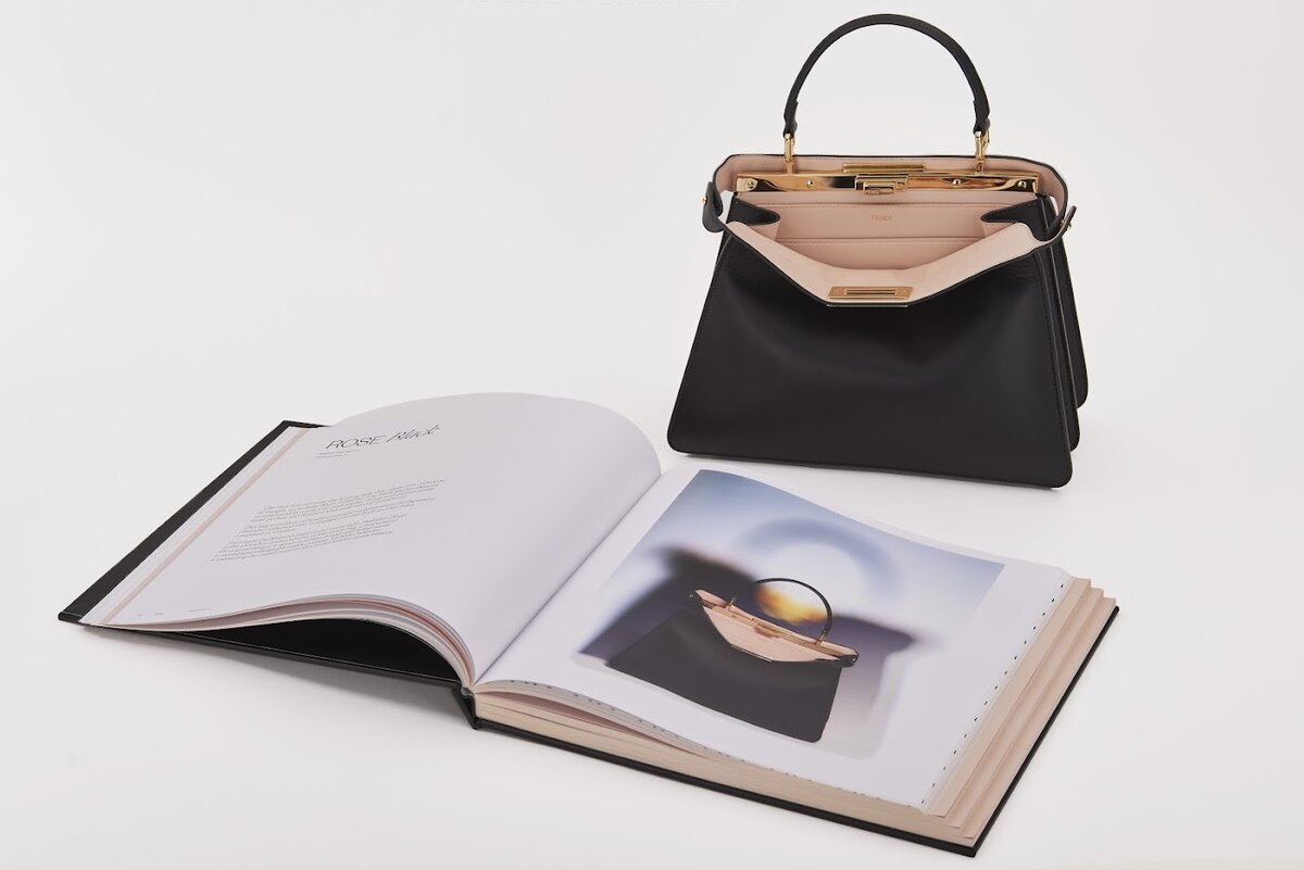    Fendi выпустит книгу о сумке Peekaboo (фото 1)