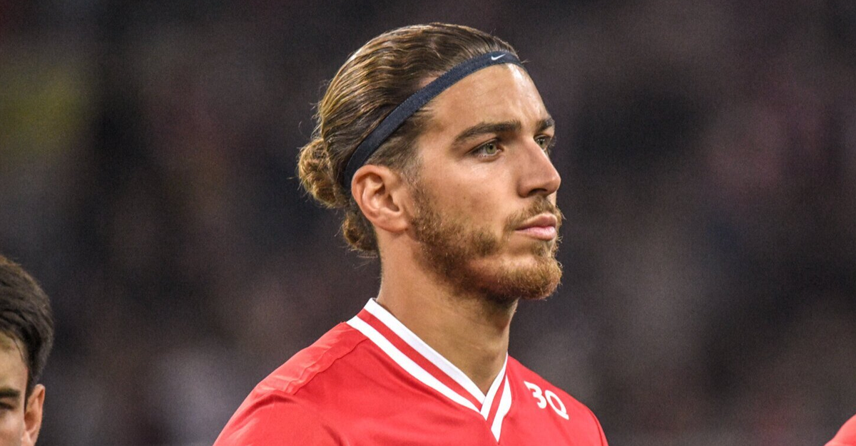 Хоть вместо Соболя в атаку ставь, но кто ж в защите будет? 