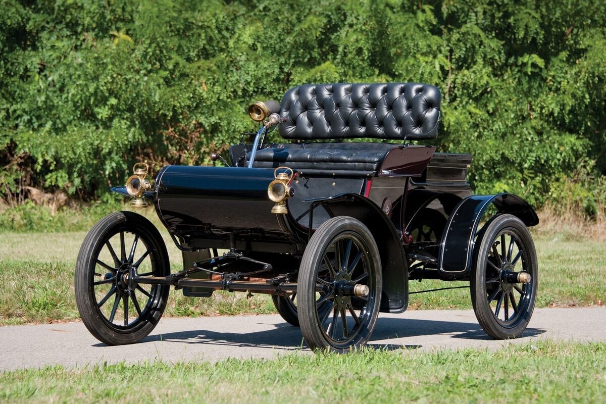 Самый первый русский. Oldsmobile Curved Dash 1901. Олдсмобиль 1905. Oldsmobile Curved Dash 1901 года. 1905 Oldsmobile.