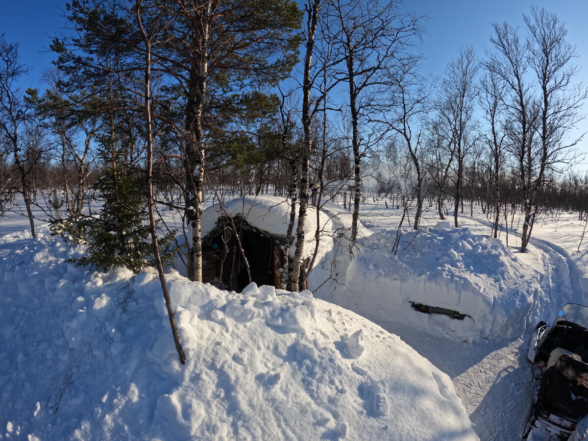ЗАСНЕЖЕННАЯ ИЗБУШКА