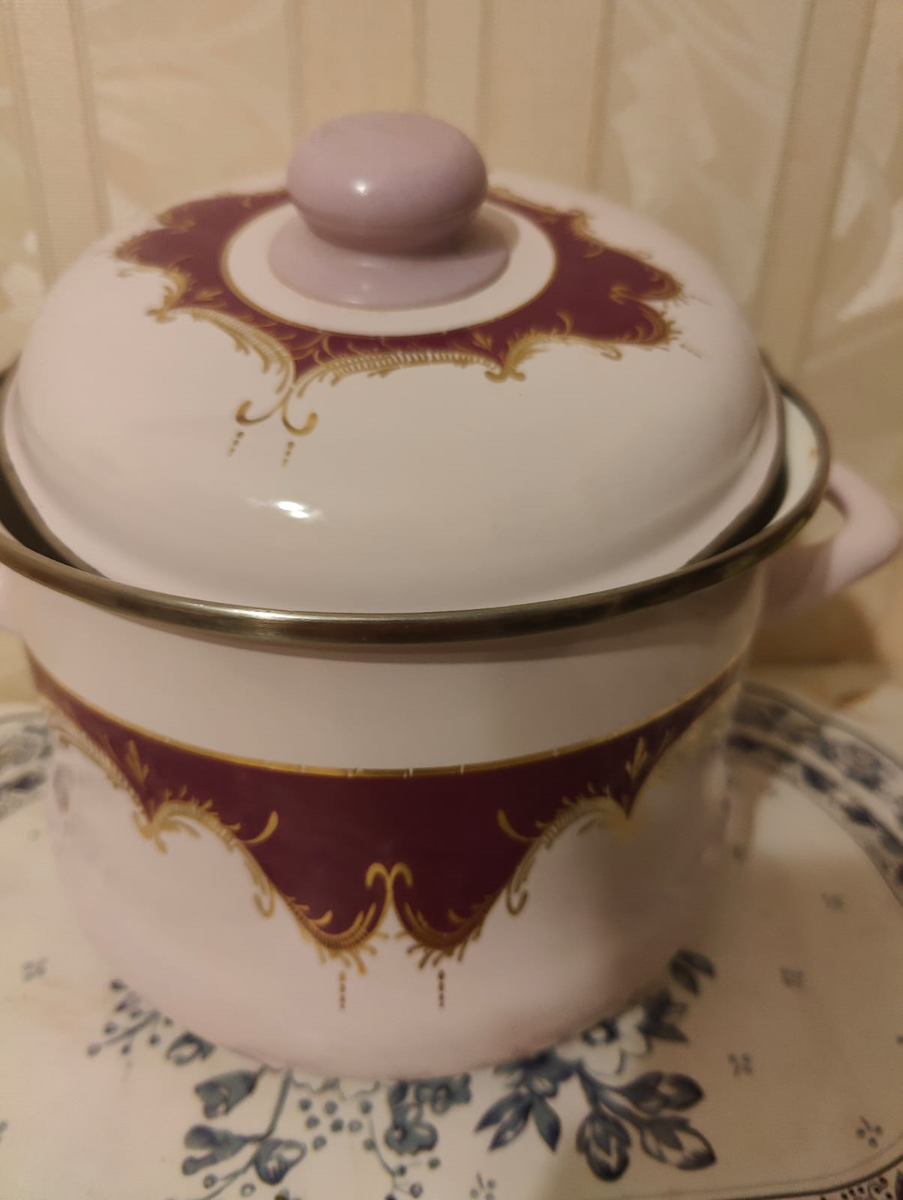 эмалированная кастрюля