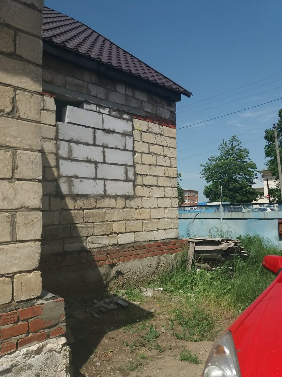 Здесь было окно