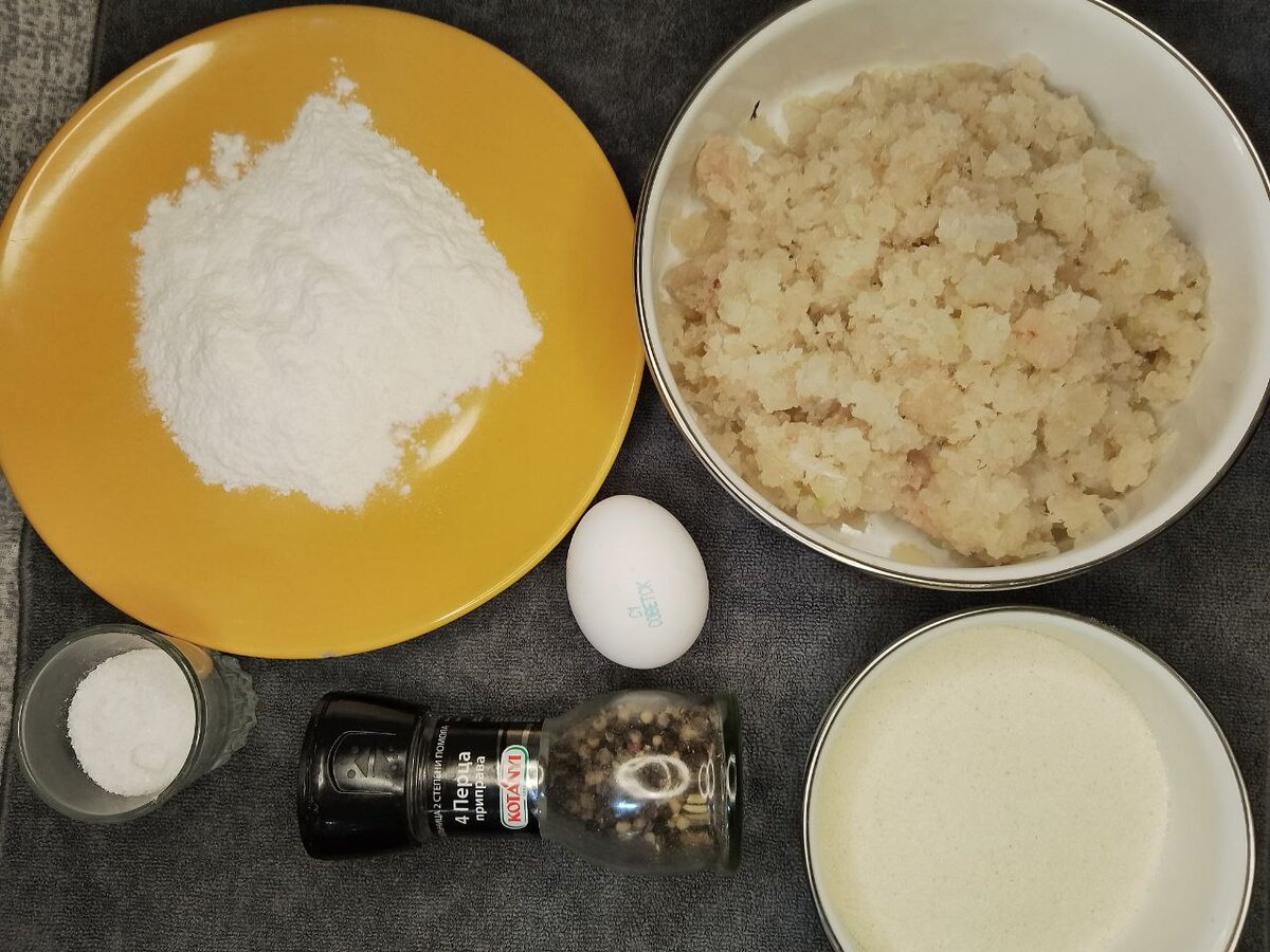 Ингредиенты. Мука нужна для обваливания.