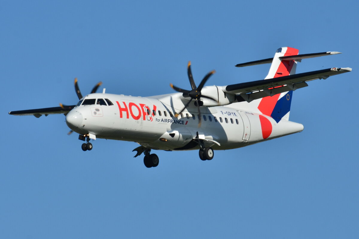 ATR 42-500 HOP! 