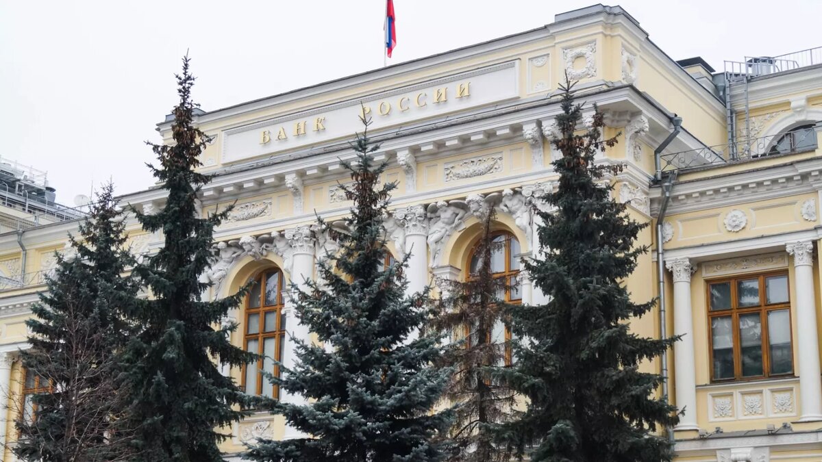     Глава синодального отдела Московского патриархата по взаимоотношениям Церкви со СМИ Владимир Легойда прокомментировал решение Центробанка отправить на доработку новые 1000-рублевые банкноты.