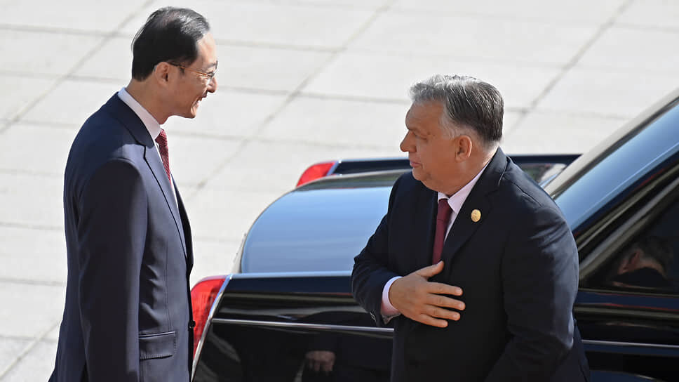    Премьер-министр Венгрии Виктор Орбан (справа) Дмитрий Азаров/Коммерсантъ