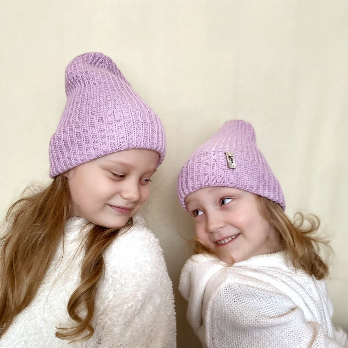 их нельзя сравнивать, они очень разные!