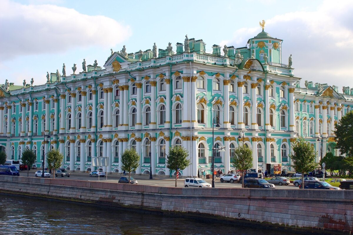 Эрмитаж, вид с Дворцового моста