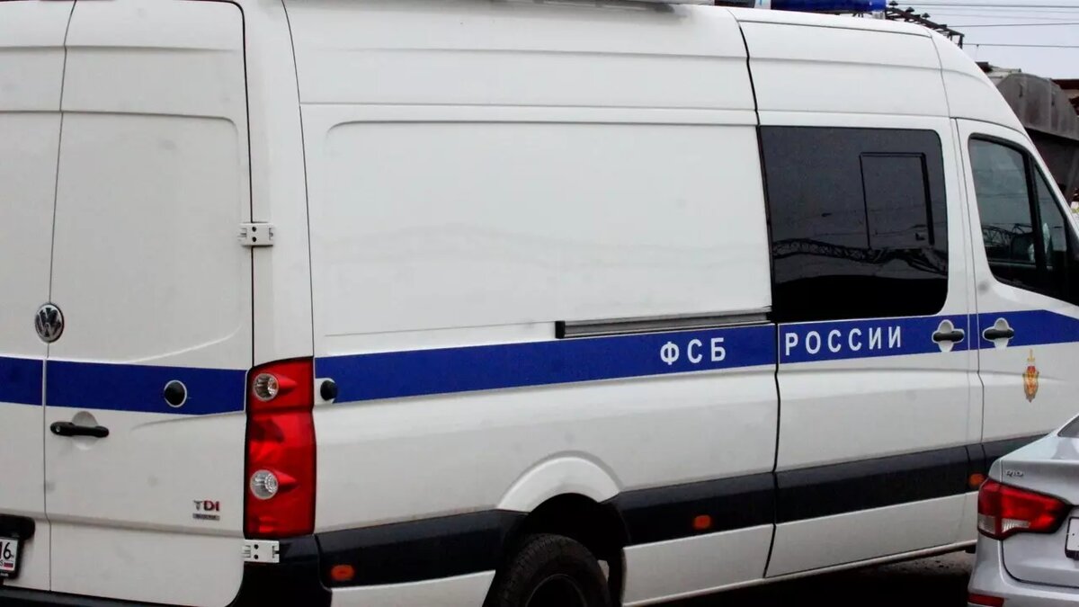     Сотрудники ФСБ объявили официальное предостережение двум жителям Волгоградской области, которые находились в шаге от госизмены, сообщают СМИ.
