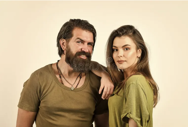 Источник фото: https://www.dreamstime.com/photos-images/sexy-woman-barber.html