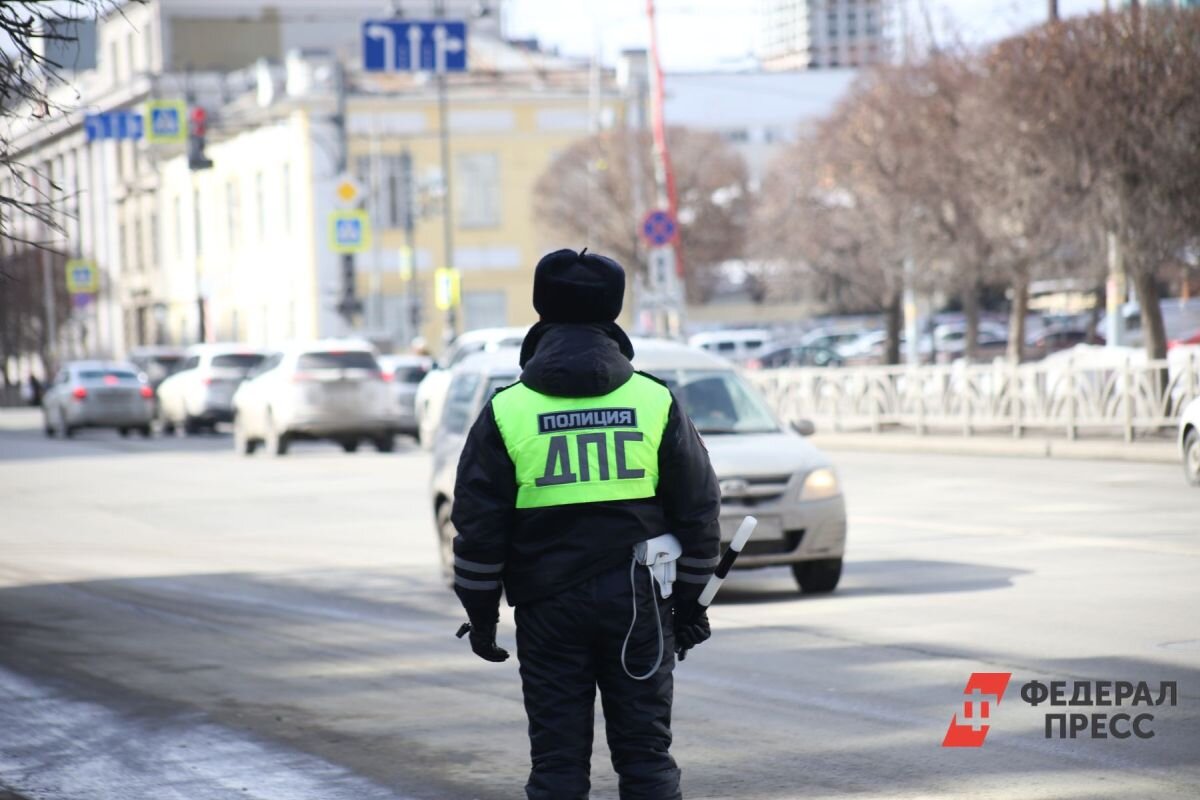 Сотрудники органов психологически давят на нарушителя.  Фото: Ольга Юшкова