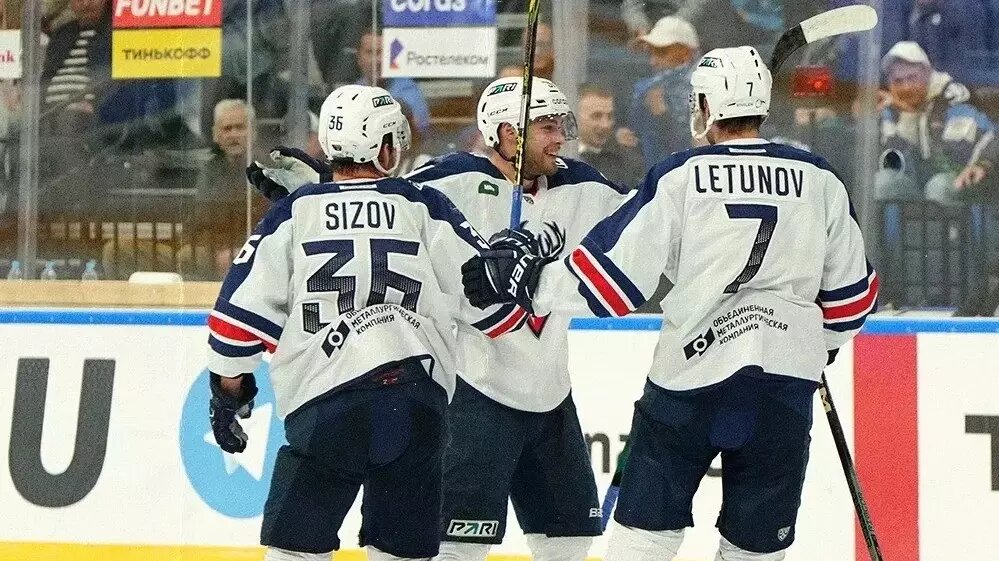     Нижегородский хоккейный клуб «Торпедо» проиграл новосибирской команде «Сибири» в матче КХЛ 18 октября. Игра завершилась со счетом 4:5 в пользу соперников. Хоккеисты сразились во Дворце спорта «Нагорный».