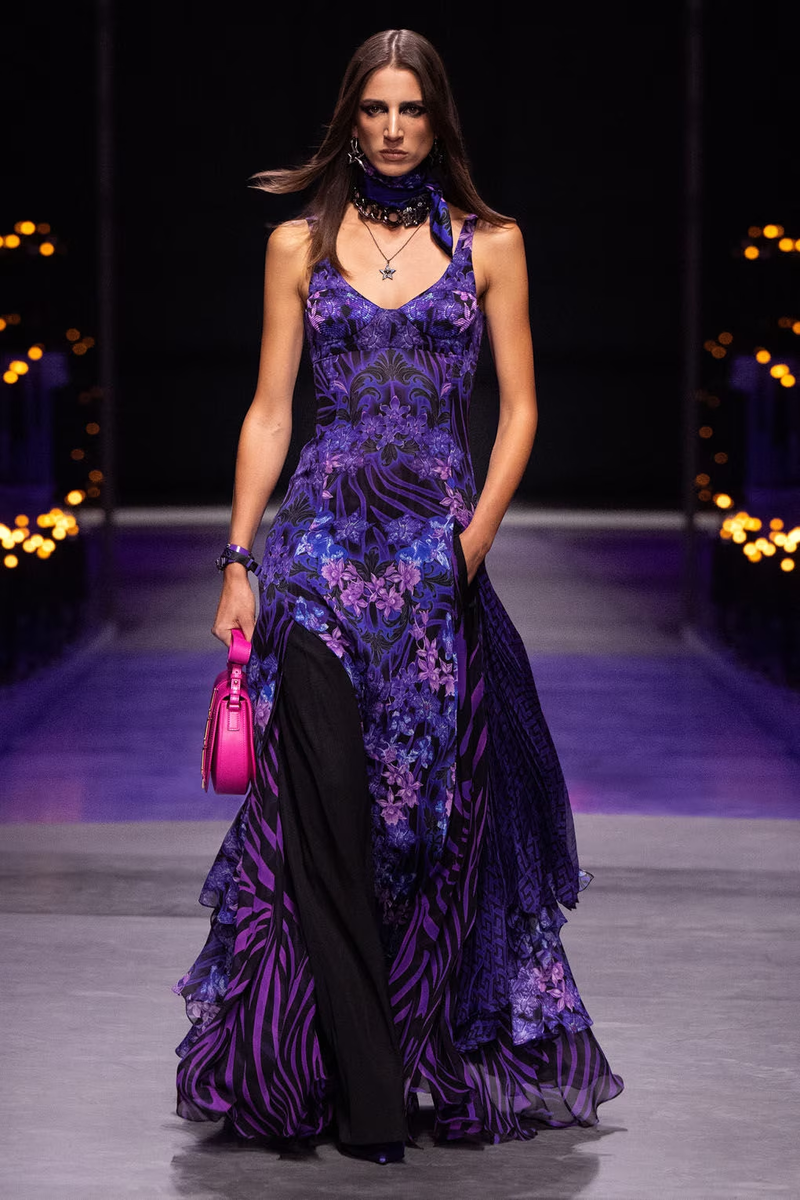 из VERSACE ВЕСНА-ЛЕТО 2023