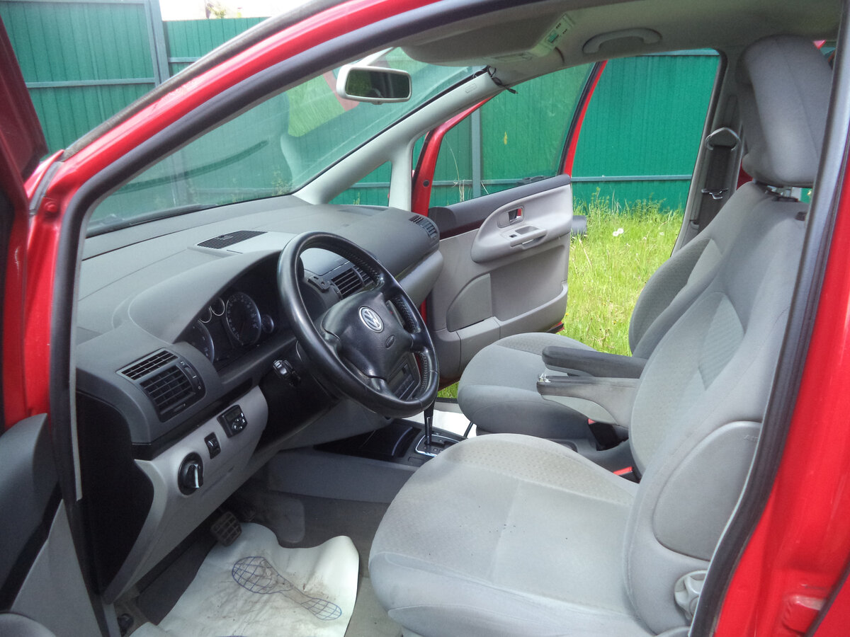 Первый ряд сидений в Volkswagen Sharan