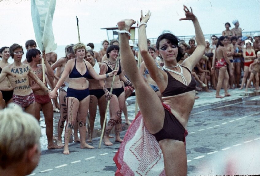 1980-е годы были в СССР очень разными - если первая их половина прошла тихо и спокойно, то вторая стала временем бурных перемен.-10