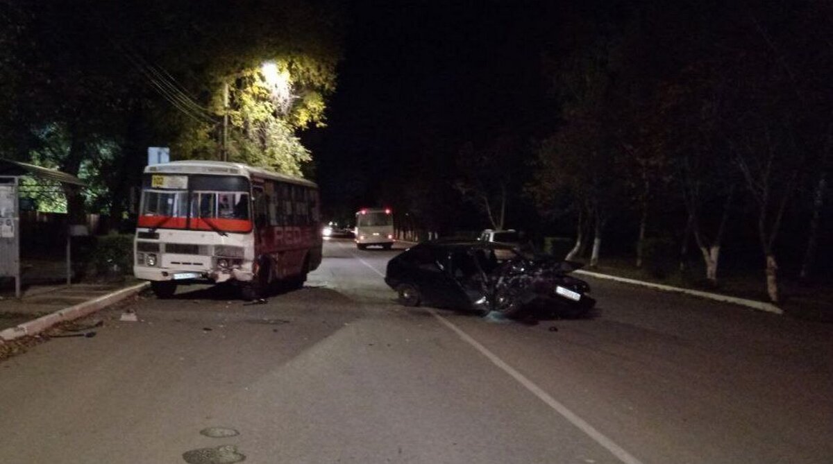 Пострадали 5 человек в лобовом столкновении легковушки с автобусом под  Воронежем | Горком36 | Воронеж | Дзен