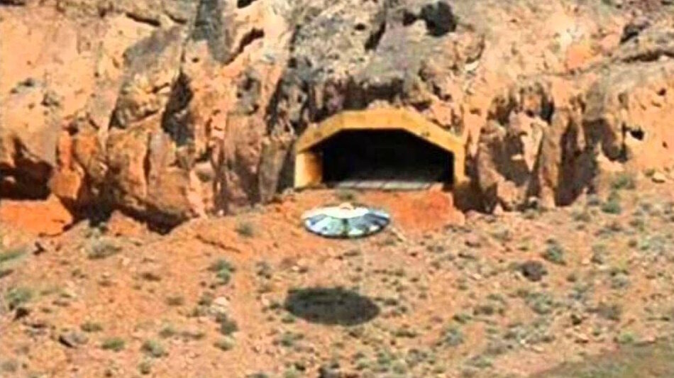 Чьи дискообразные аппараты летают в Нью-Мексико?
Источник фото: https://i.ytimg.com/vi/quPWobo2zTI/maxresdefault.jpg