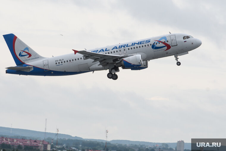    Самолет, который должен был совершить перелет 12 октября, не может этого сделать неделю